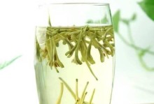 金银花的盆栽种植技巧（如何选择合适的盆、土壤和水肥管理）